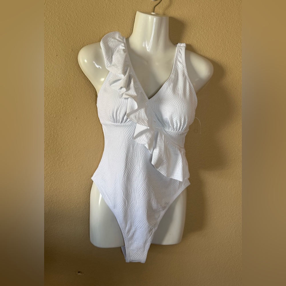 CUPSHE White 
One Piece Swimsuit Size M NWT